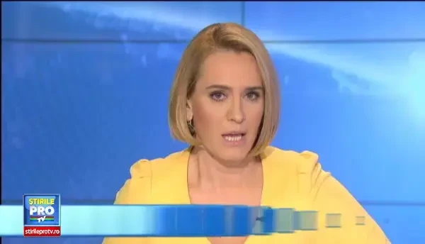 Avionul cu care Bono calatorea la Berlin, miercuri, a pierdut o usa in timpul zborului