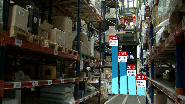 BLACK FRIDAY 2014. Comerciantii si-au pregatit stocuri mult mai mari decat anul trecut si promit reduceri de 75 la suta