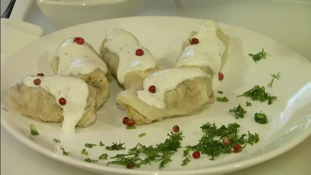 Sarmale raw-vegan sau fasole si zacusca? Ce prefera romanii sa manance in postul Craciunului