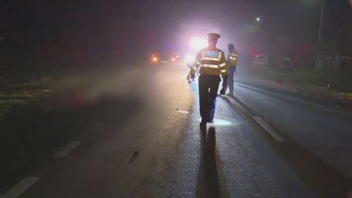 Un barbat din Dambovita si-a gasit sfarsitul sub rotile unei cisterne. Victima lesinase pe marginea drumului