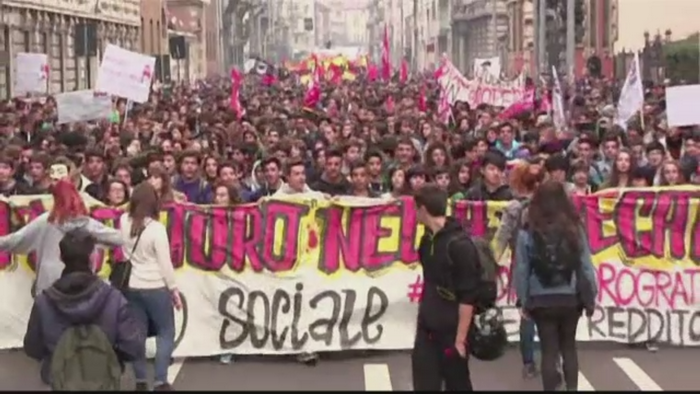 Proteste impotriva austeritatii in Italia. Incidente violente in Milano si "bombardamente" cu oua in Roma