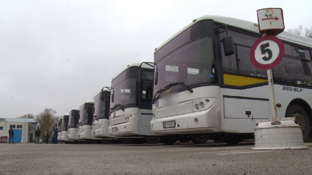 Sechestru pus de DNA pe autobuzele unei firme de transport local din Pitesti. Patronul, acuzat ca l-ar fi mituit pe primar