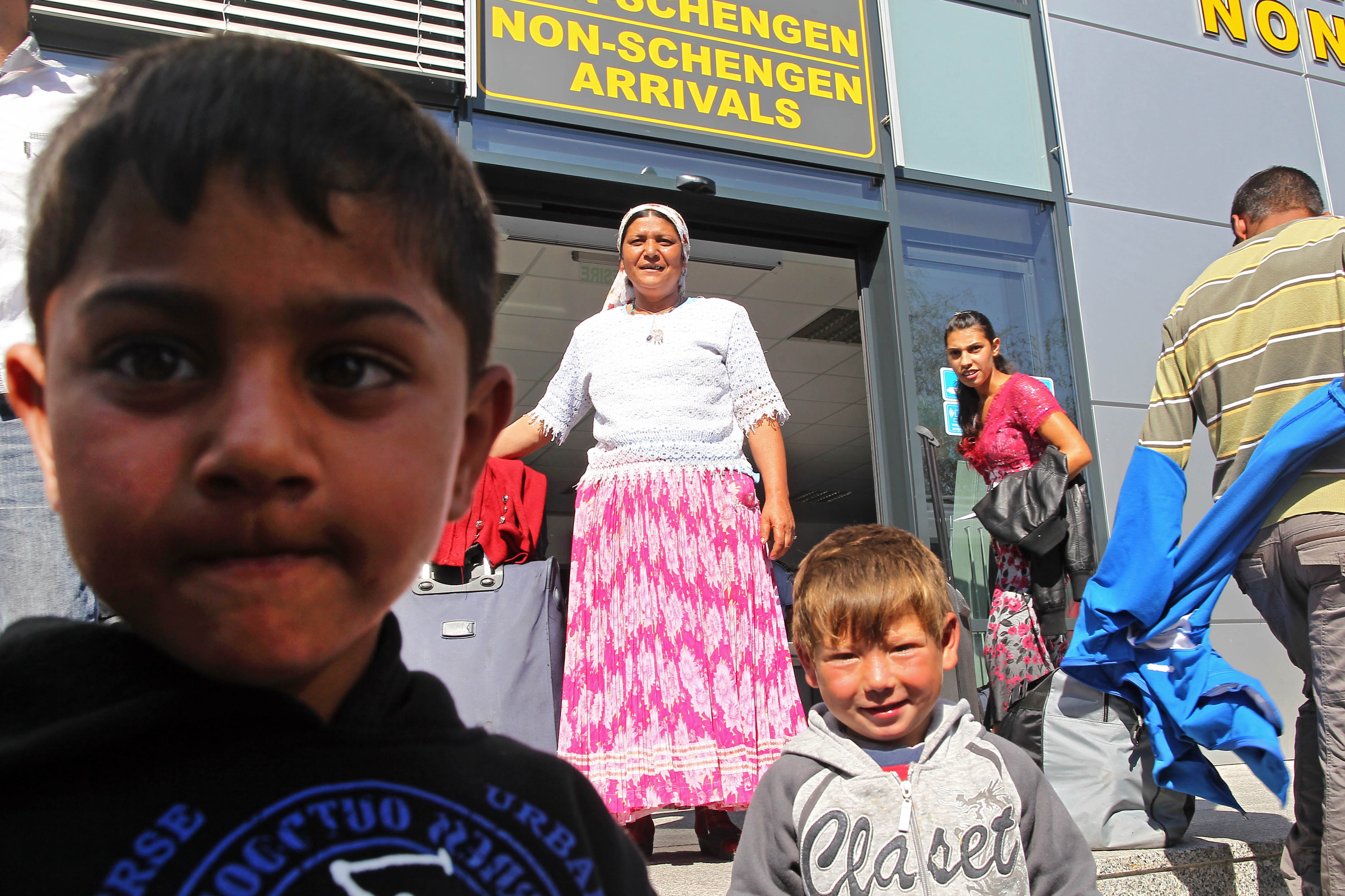 Avertismentul cu conotatii rasiste dat de un fost premier al Frantei: "Sa evitam aderarea la Schengen a Romaniei"