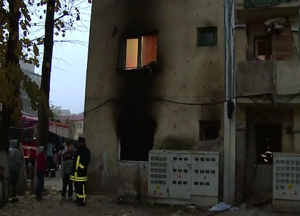A ars de viu in propria locuinta din Alba Iulia. Garsoniera a fost distrusa complet de incendiu