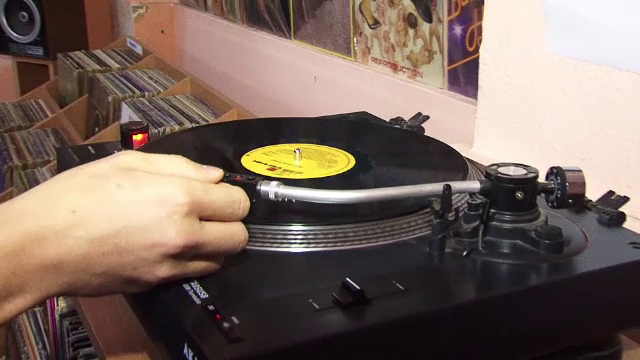 Vinilul invie pe piata audio in era Internetului. Pretul platit de "adevaratii pasionati de muzica"
