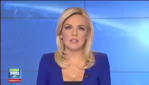 O femeie aflata cu fetita la plimbare, lovita de o masina pe trotuar. Copila a supravietuit pentru ca era legata in carut