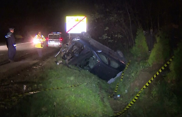 Trei cai lasati liberi pe o sosea din Gorj, la un pas de-a provoca o tragedie. Un tata si fiicele sale au ajuns la spital