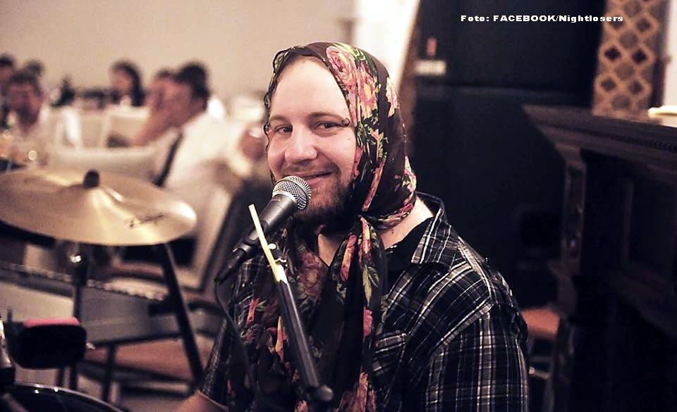 Dedicatie speciala pentru Iohannis, de la trupa Nightlosers: "Hei Joe Hannis, am auzit ca l-ai dat jos pe Victor ala". VIDEO