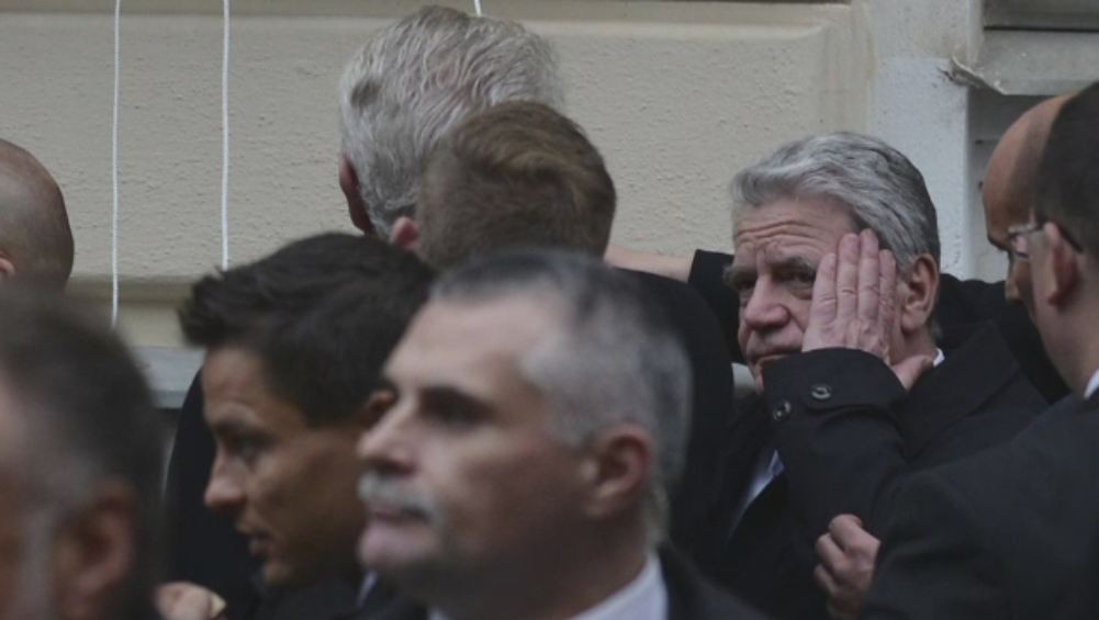 Presedintele german, lovit in cap cu un ou, la Praga. Omologul sau ceh: "Scuzati-ma, acest ou imi era destinat mie". VIDEO