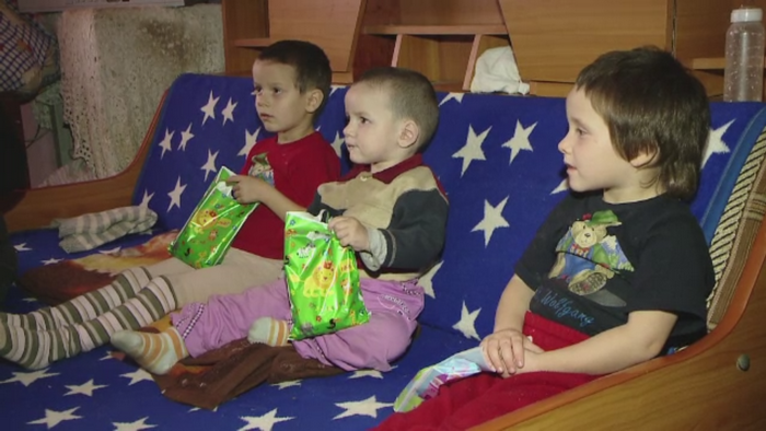 Voluntarii din Marea Britanie aduc bucurie sarmanilor din Romania. Reactia la nivelul de saracie din unele familii