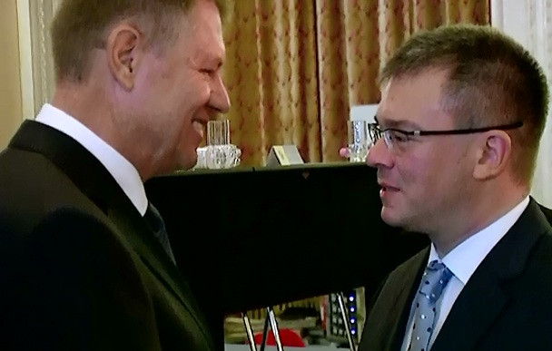 Klaus Iohannis se intalneste cu liderii judeteni ai PNL pentru a sarbatori victoria