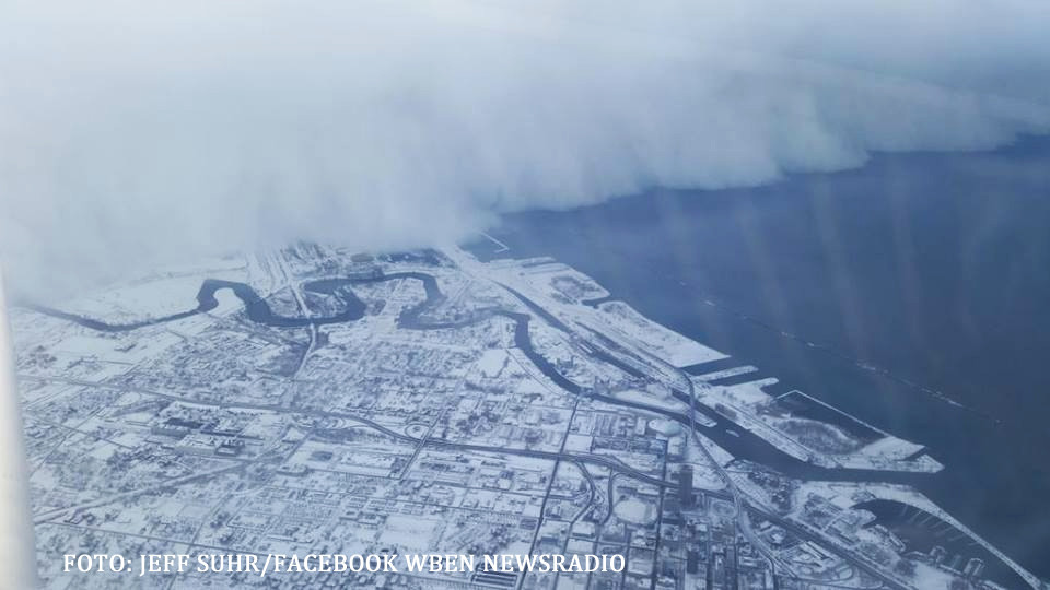 Orasul Buffalo, din SUA, ingropat in zapezi. Bilantul deceselor creste, iar meteorologii anunta ca ninsorile continua. VIDEO