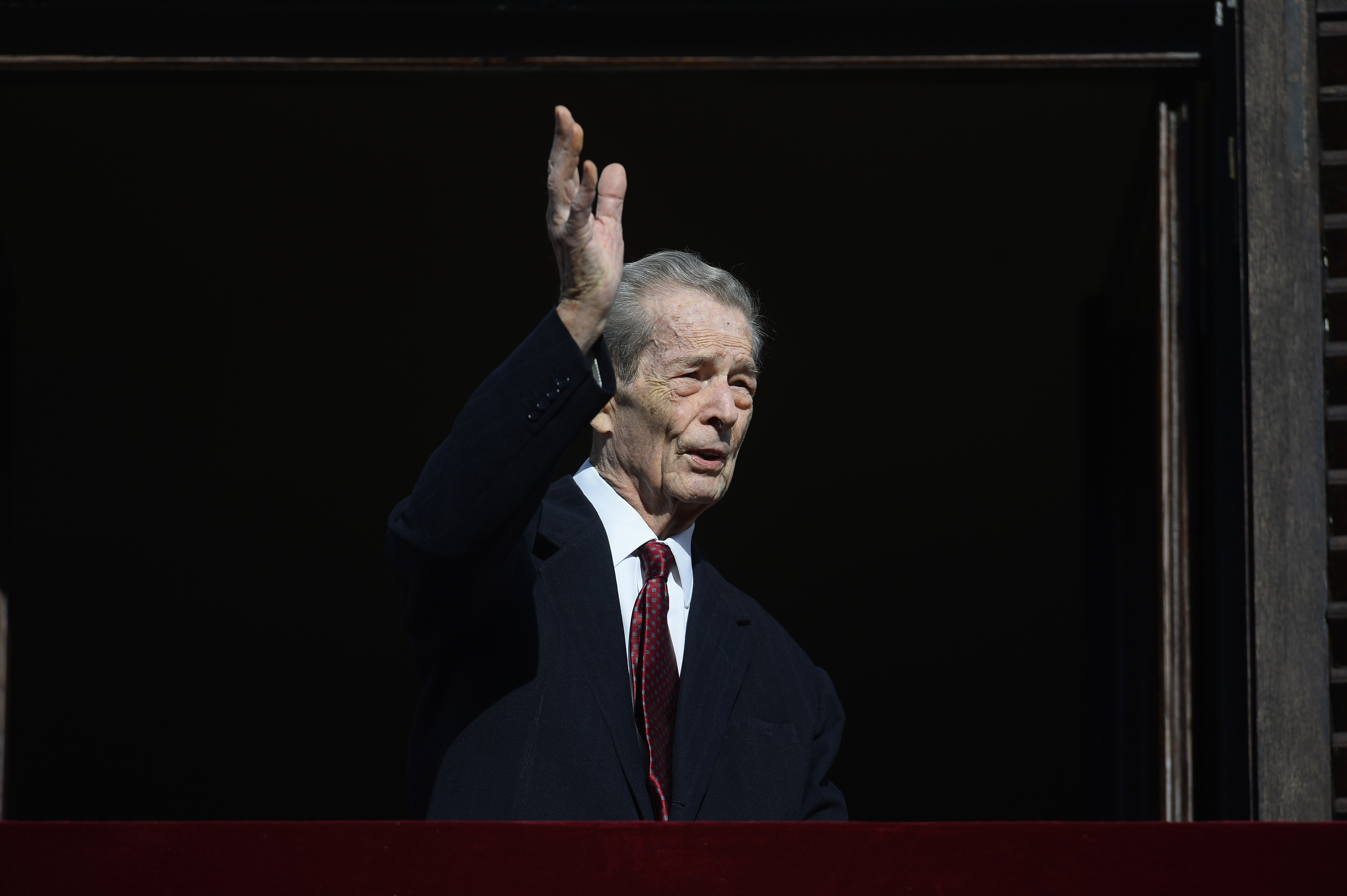 Moment istoric la Palatul Regal: Regele Mihai si-a serbat ziua de nastere. Klaus Iohannis a fost prezent la eveniment