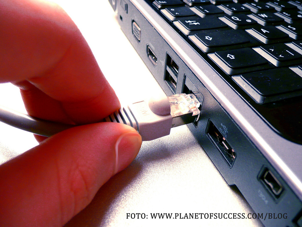 Hackerii pot fura date din calculatoare care NU sunt conectate la Internet. Cat de simpla este metoda