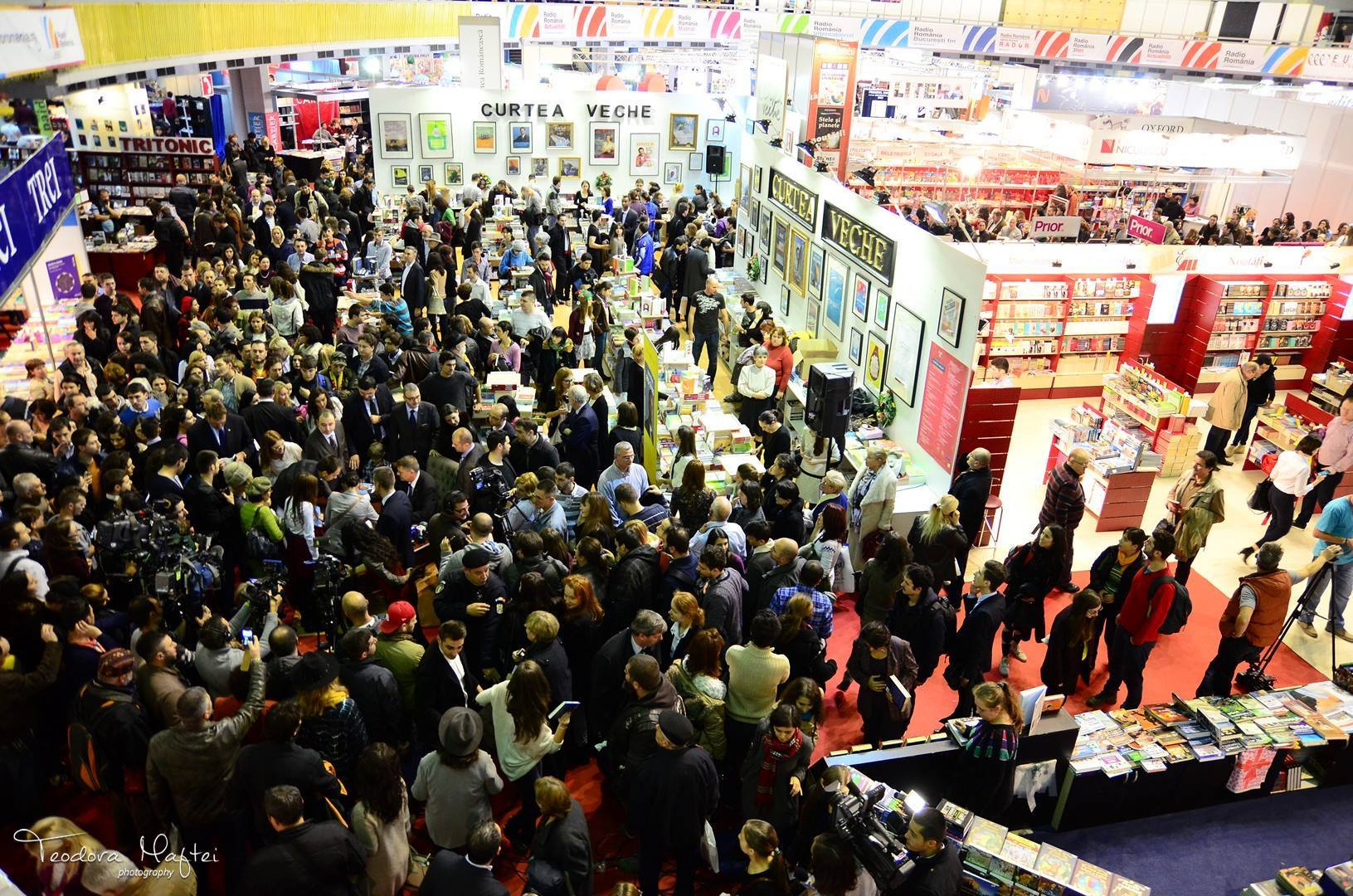 Klaus Iohannis si-a lansat cartea la Gaudeamus - 10