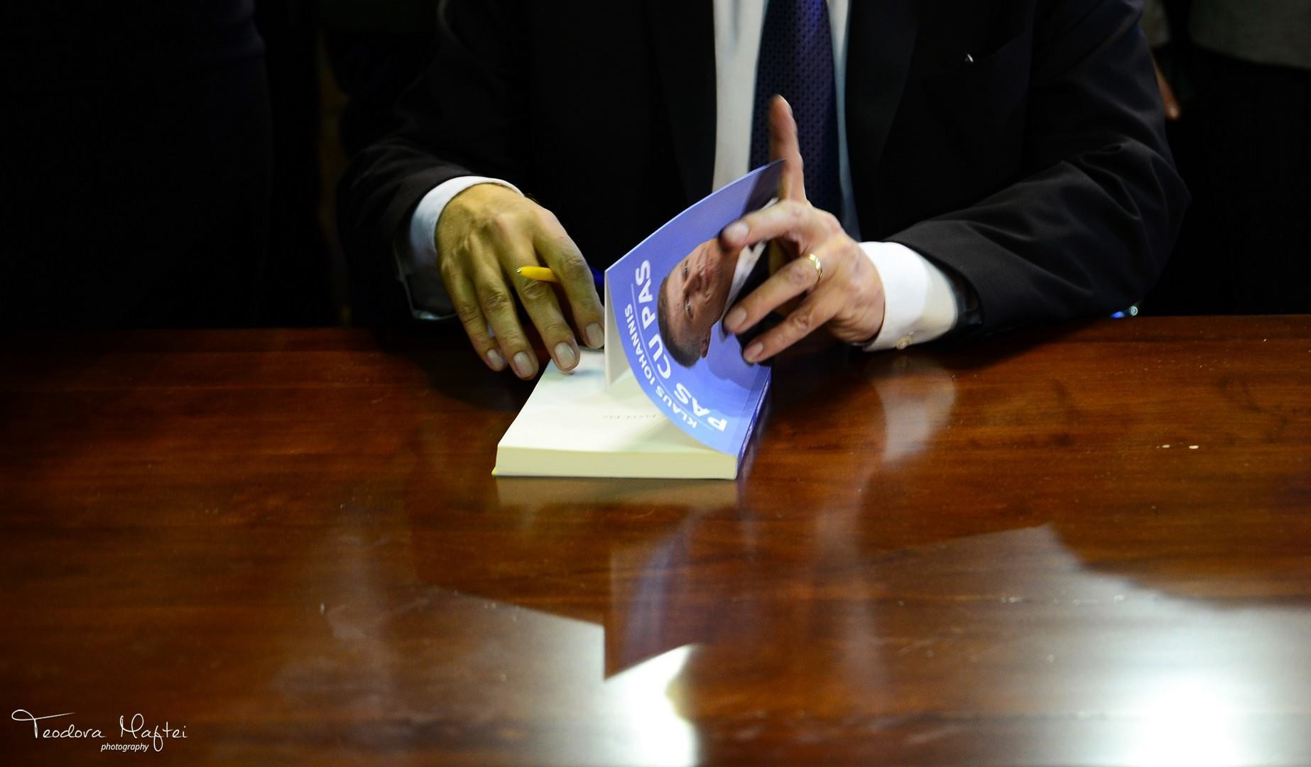 Klaus Iohannis si-a lansat cartea la Gaudeamus - 20