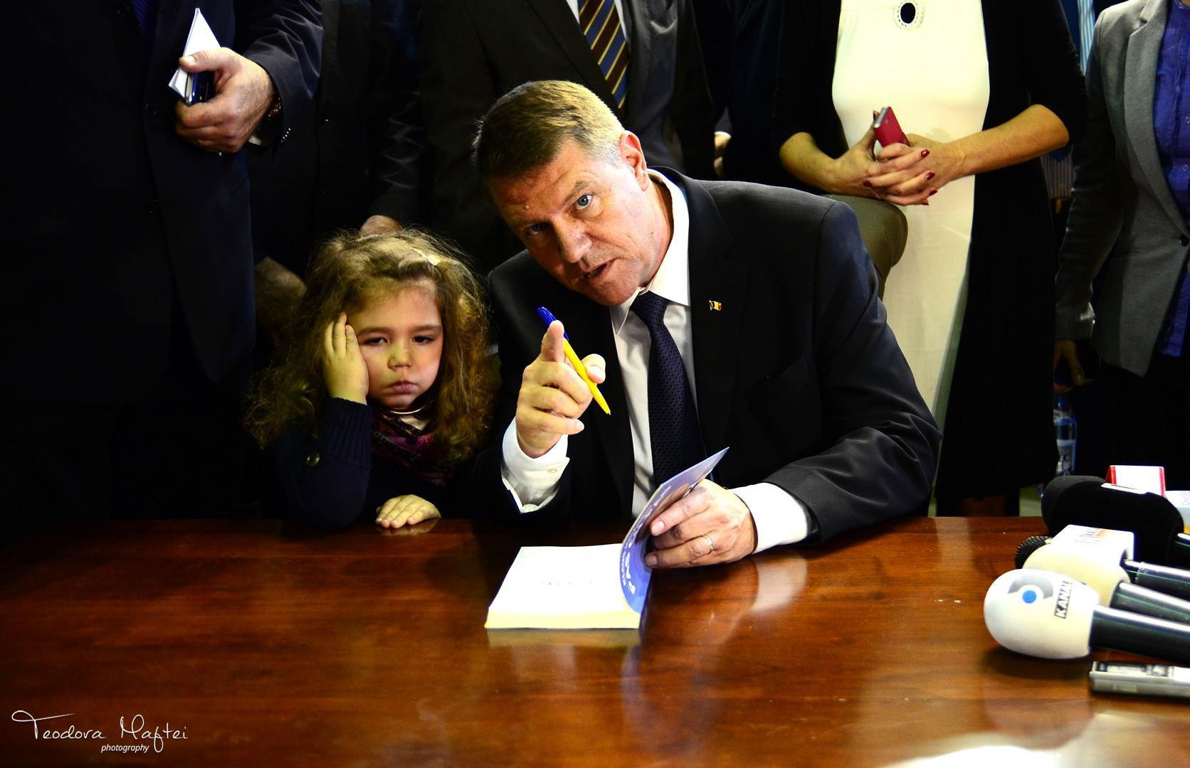 Klaus Iohannis si-a lansat cartea la Gaudeamus - 23