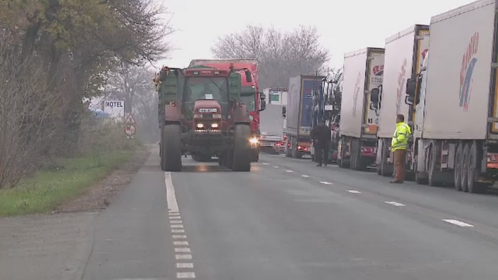 Fermierii din Arad sunt obligati sa incalce legea. De ce primesc amenzi usturatoare de la CNADNR
