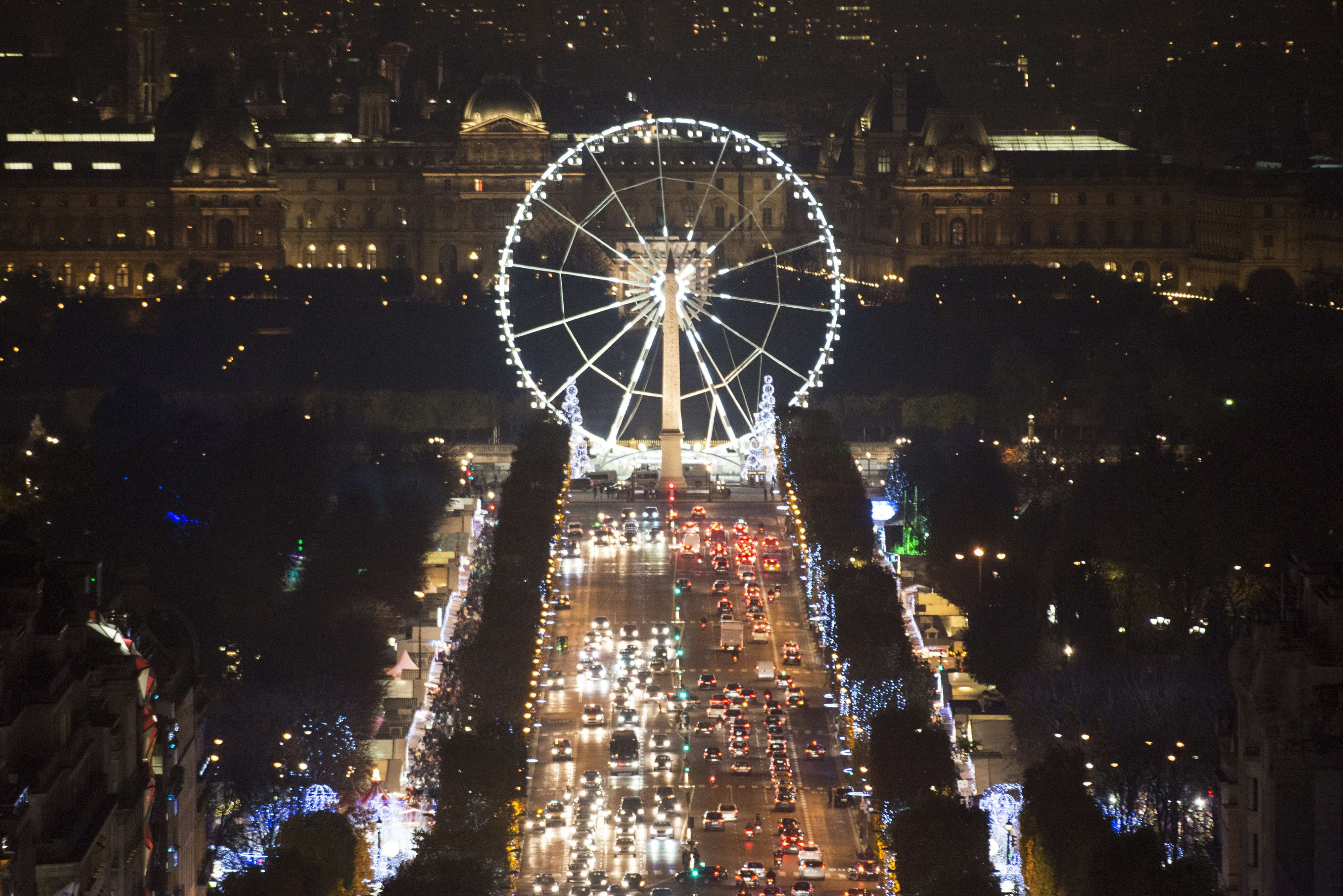 Parisul a imbracat joi seara hainele de sarbatori. Cum s-a transformat capitala Frantei pentru sezonul de iarna