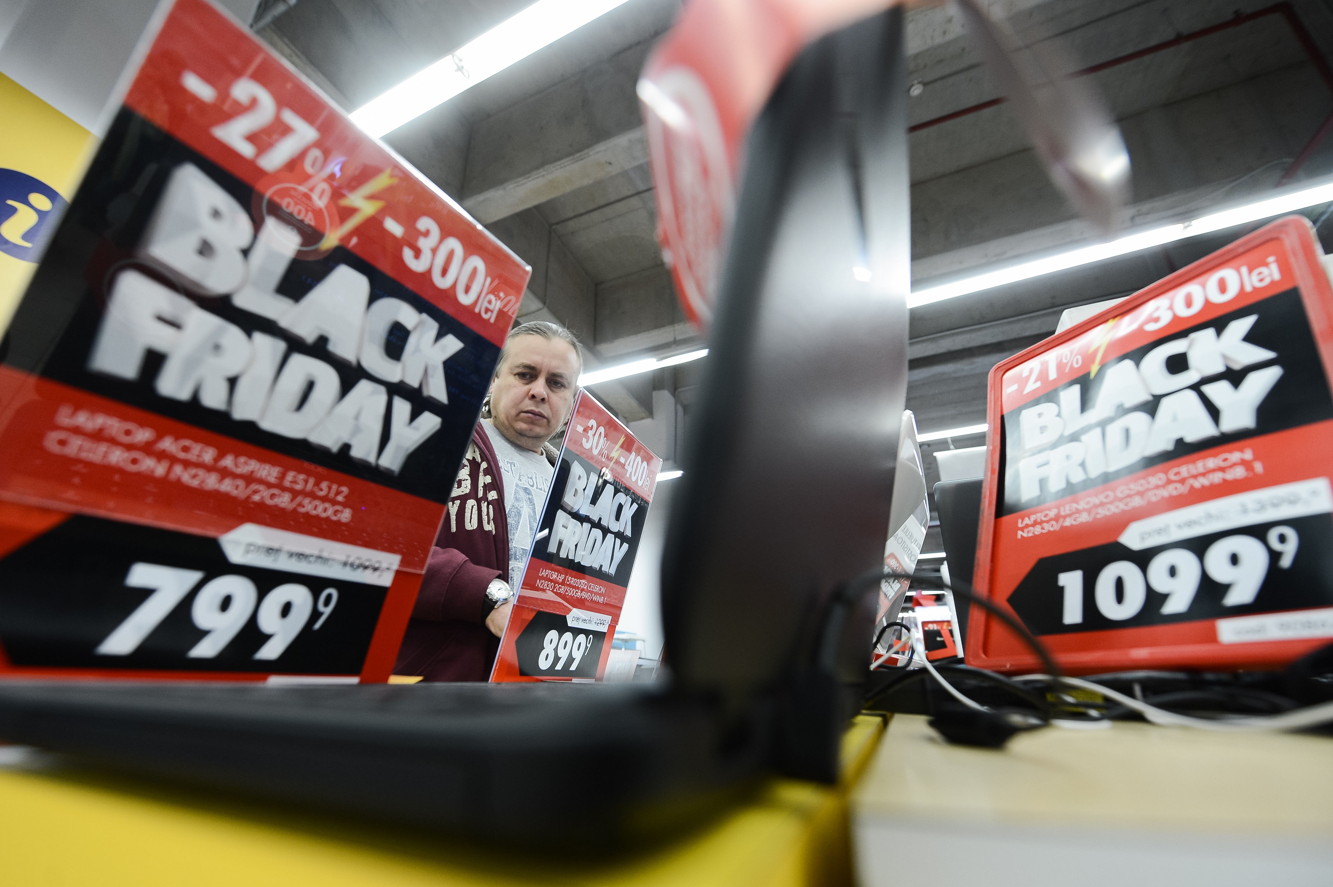 BLACK FRIDAY cu masini de tocat carne, mixere si frigidere in Bistrita. "La salariile astea, orice reducere conteaza"