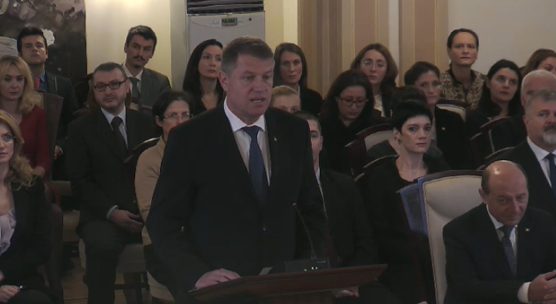 Mandatul lui Klaus Iohannis a fost validat de CC: "Se incheie o etapa". Basescu: "Va doresc sa nu fiti in banca stangii"