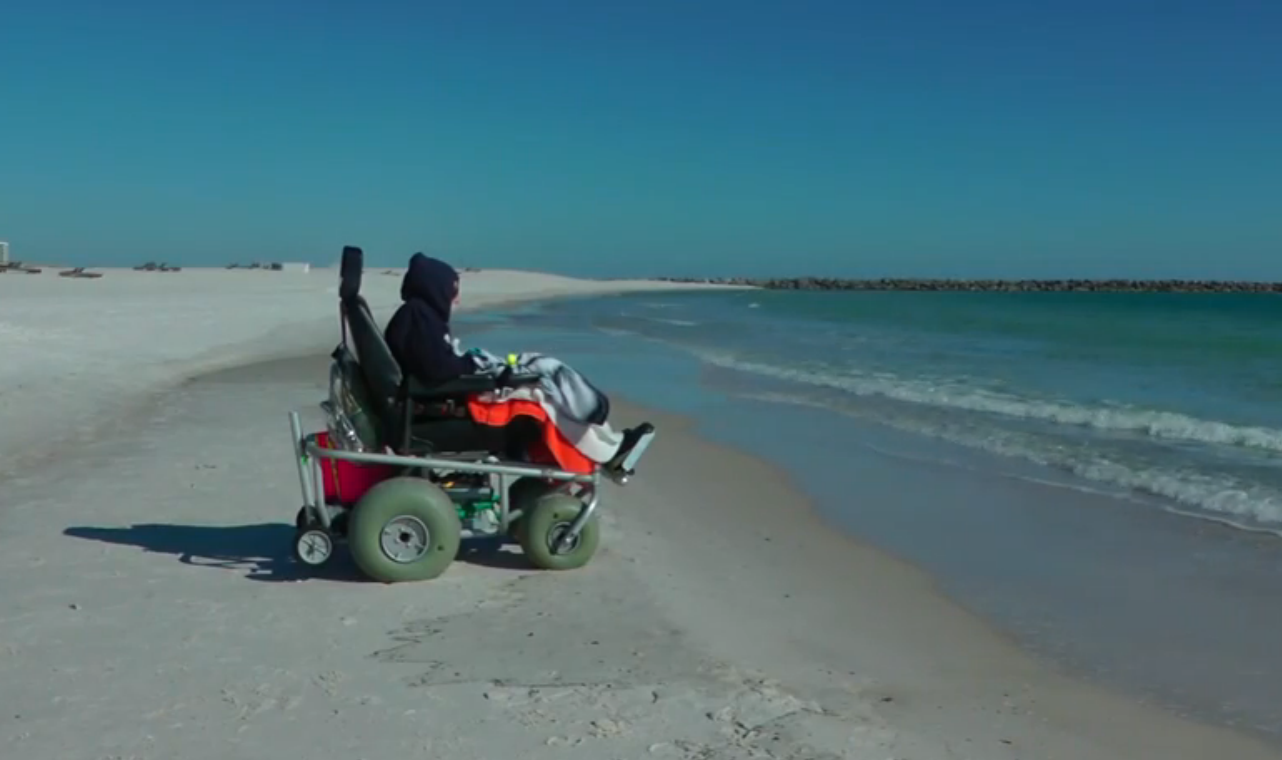 Are 100 de ani, dar nu a vazut niciodata marea. Reactia emotionanta a unei batrane cand isi implineste o dorinta de-o viata