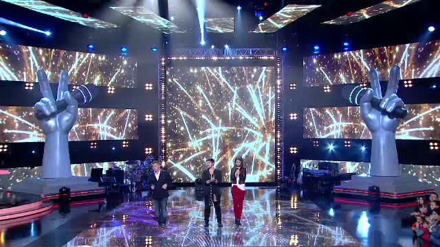 Emotii foarte mari la prima editie LIVE a emisiunii VOCEA ROMANIEI. Fiecare jurat a ramas cu doar doi concurenti