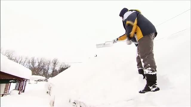 Statul New York, ingropat in zapada: 13 persoane au murit. Autoritatile avertizeaza ca ar putea urma inundatii de proportii