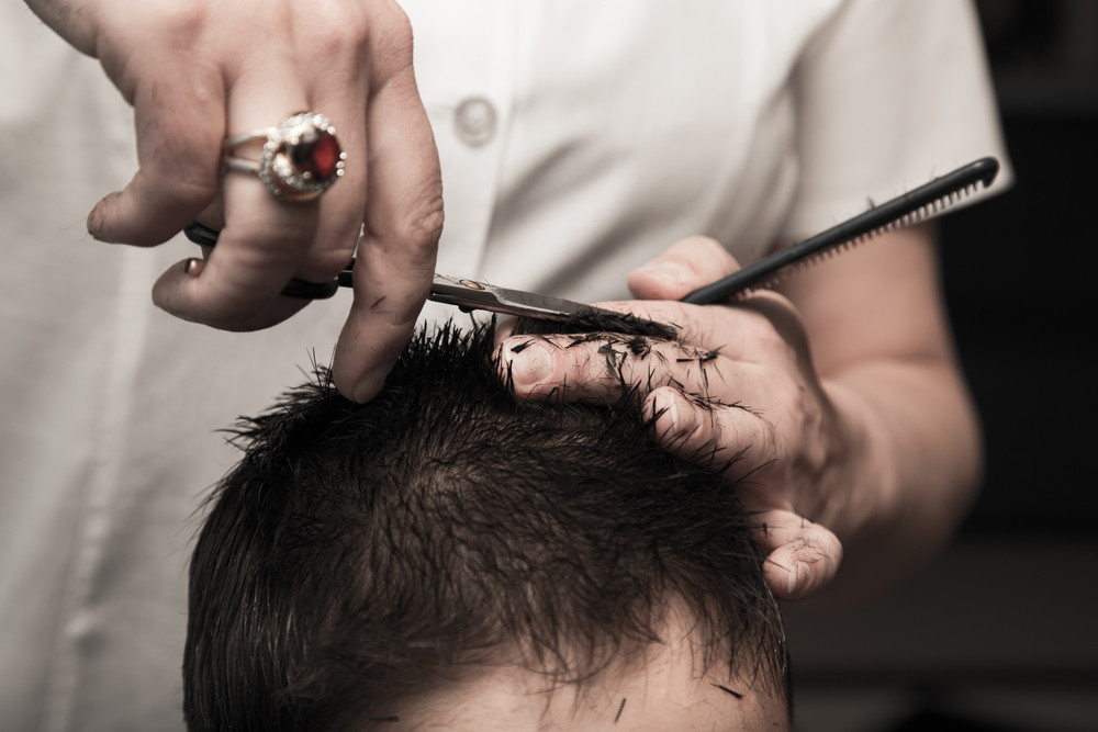 Unui baietel de trei ani nu i s-a permis sa faca poze alaturi de alti copii, la gradinita. Ce motiv a invocat educatoarea