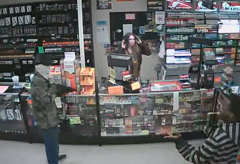 Cel mai politicos hot. Ce i-a spus vanzatoarei dupa ce a jefuit un magazin! VIDEO