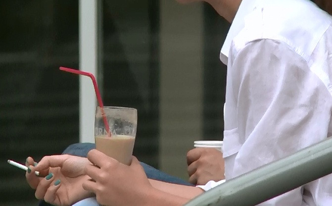 Ce sanse au nefumatorii sa scape de fum in restaurante, baruri si cluburi din 2015. Medicii le cer autoritatilor o schimbare