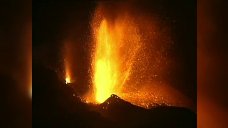 Eruptie vulcanica violenta, in insulele Capului Verde. Sute de localnici au fost evacuati, iar aeroportul a fost inchis
