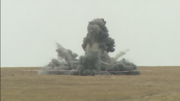 Operatiune exploziva a Armatei Romane in Calarasi. Un transportor blindat, aruncat in aer cu 8 kilograme de exploziil