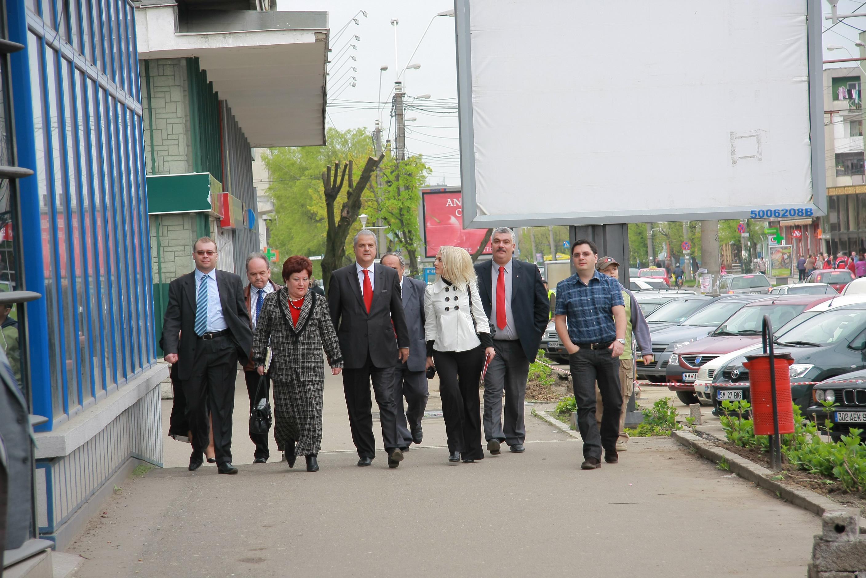 Dan Mihalache cu Adrian Nastase pe strada