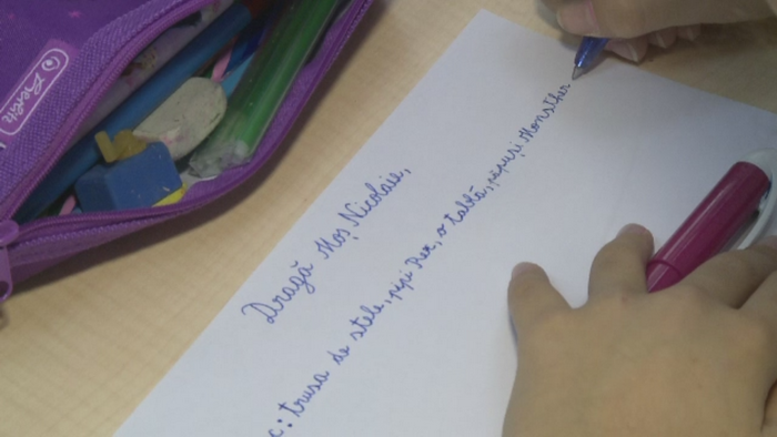 Mos Nicolae si Mos Craciun au inceput deja "sa primeasca" listele de cadouri. Ce-si doresc copiii in dar