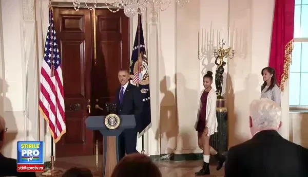 Motivul pentru care fiicelor presedintelui Obama le-a fost RUSINE cu tatal lor. VIDEO Ceremonia la care tinerele au spus NU