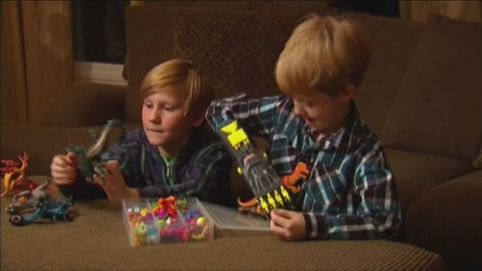 Un baiat din SUA este printre cei mai tineri posesori ai unei maini bionice. Inventia care ii permite o viata normala