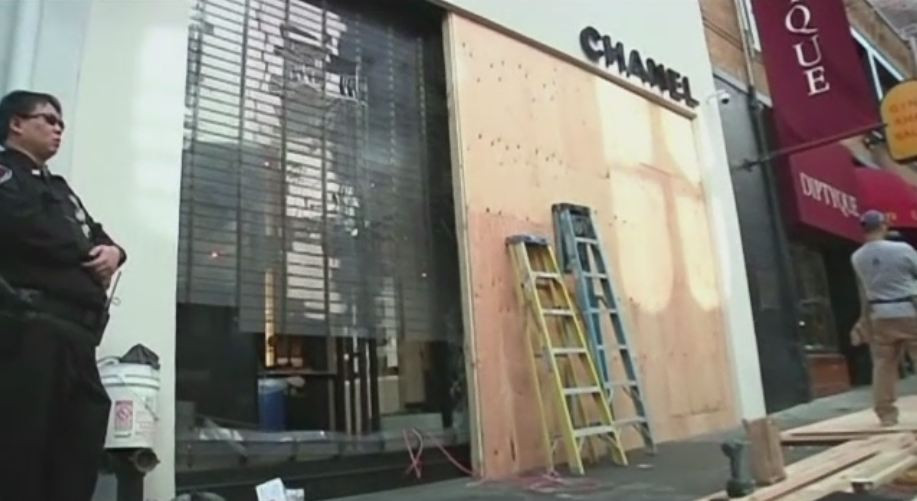 Furturi... cu gust. O banda de hoti din SUA s-a specializat in jaful magazinelor de lux: paguba de 45000 de dolari la Channel