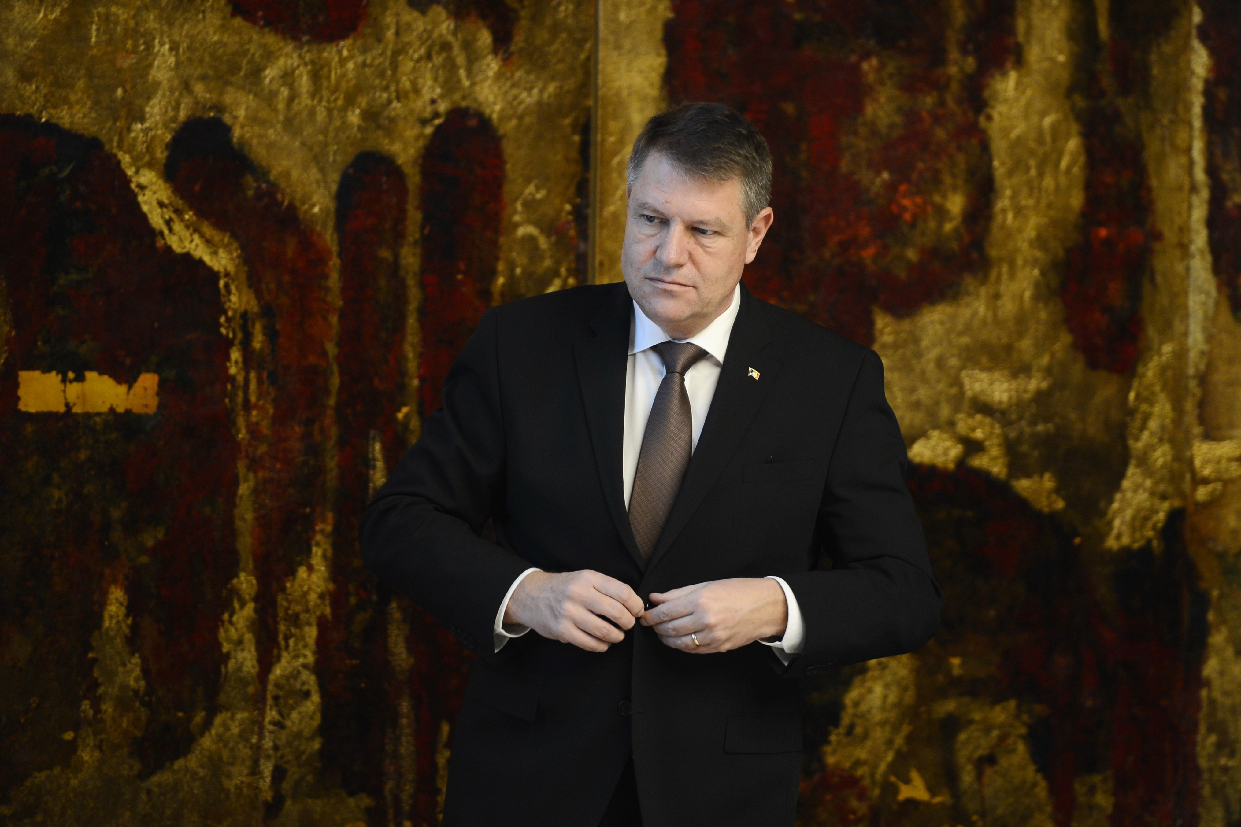 Klaus Iohannis si-a sarbatorit aseara victoria alaturi de liberalii din Sibiu. Ce meniu a ales viitorul presedinte