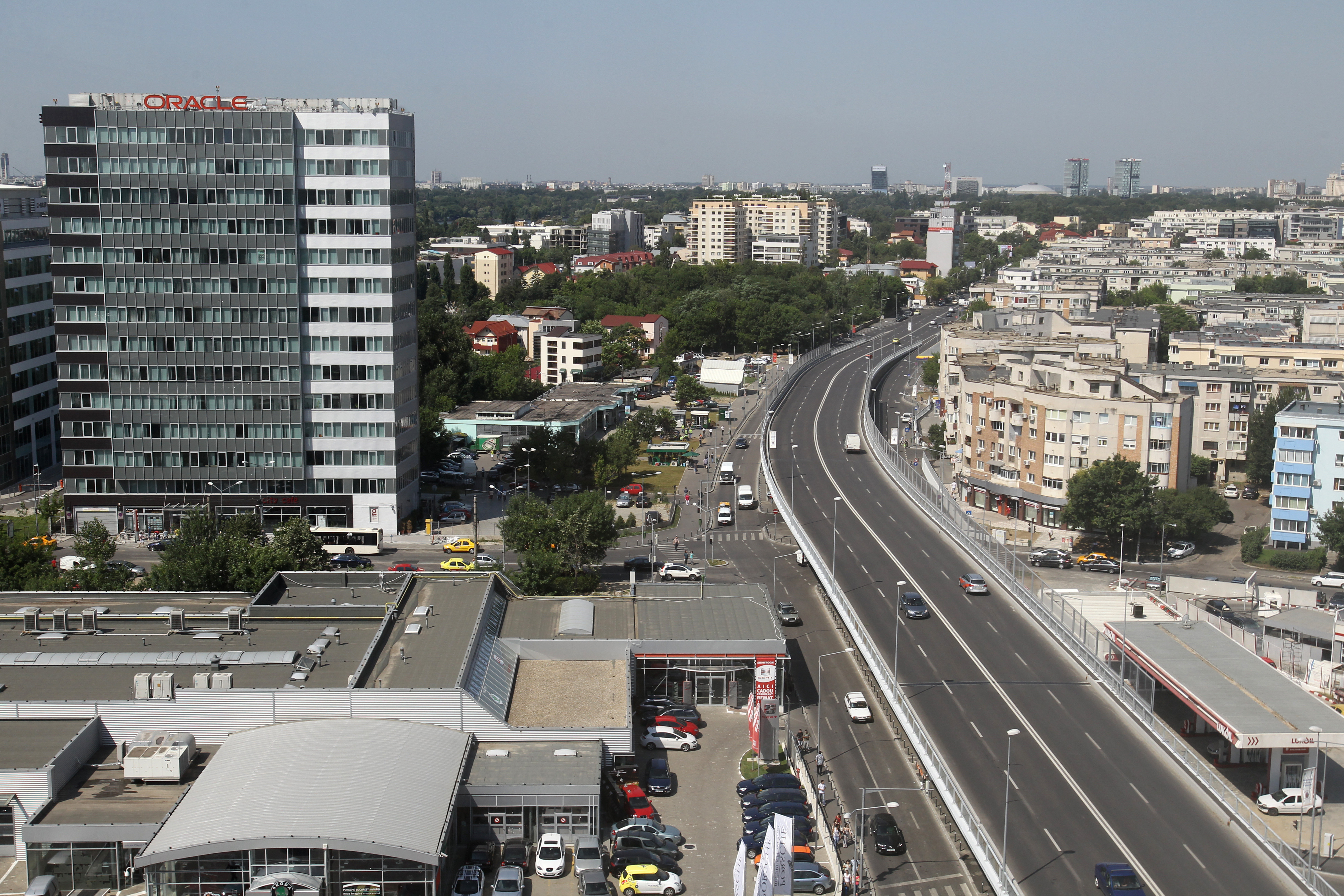 Accident in lant pe Podul Pipera din Capitala. Un barbat a fost ranit dupa ce trei masini s-au izbit intre ele