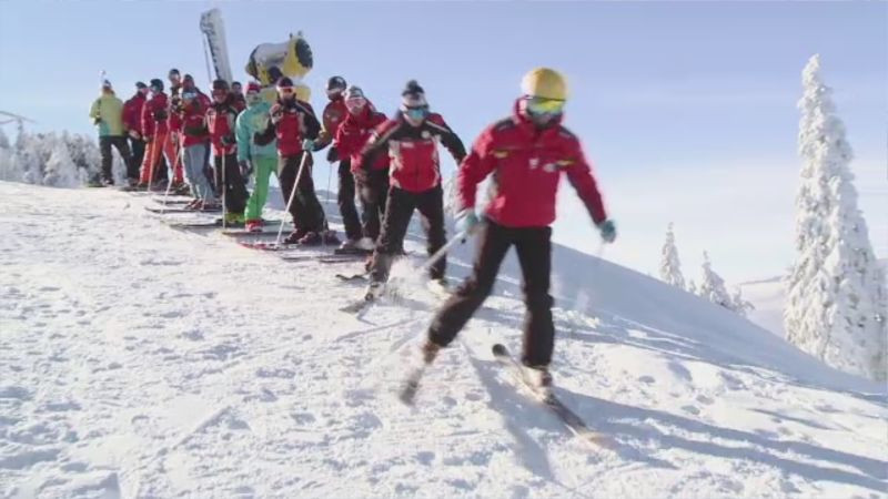 Peisaj de iarna autentica, la munte. LISTA partiilor deschise pentru iubitorii sporturilor de iarna si a preturilor de sezon