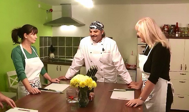 Cum a ajuns un fost politist din Arad sa dea lectii de arta culinara. Pasionatii de gatit ii urmeaza cursurile