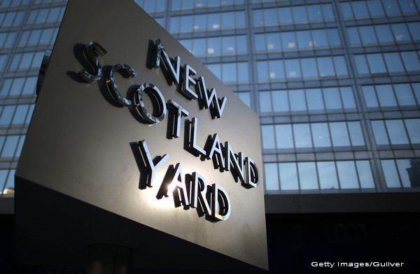 O adolescenta de 18 ani, arestata pe aeroportul Stansted din Londra. Tanara este suspectata de terorism