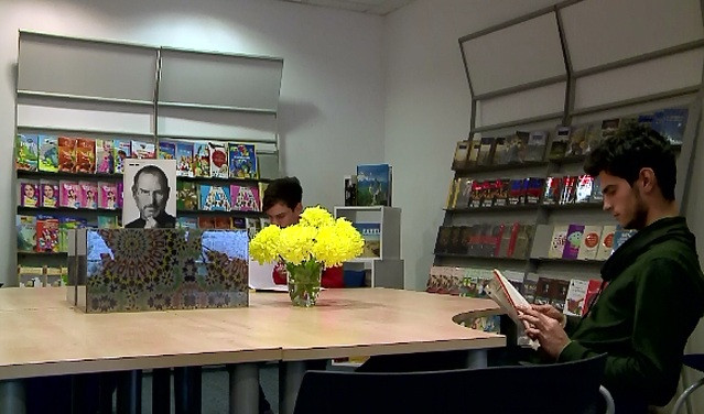 Amatorii de shopping si lectura sunt asteptati intr-un mall din Constanta, unde s-a deschis o bibioteca publica