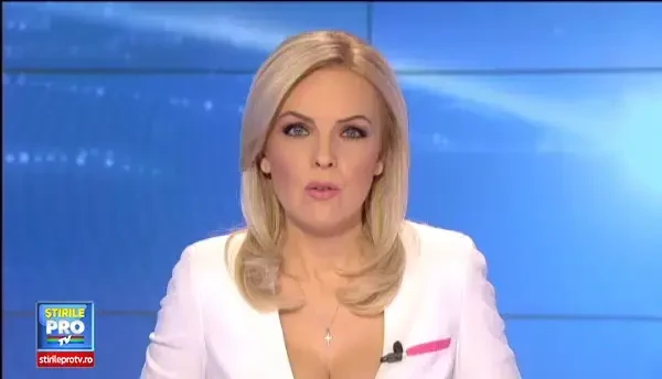 Roxana, o tanara studenta la Arte din Timisoara, si-a invins handicapul de la maini cu ajutorul pasiunii pentru desen