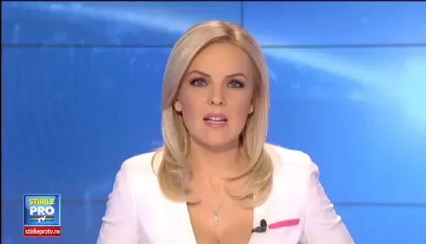 Un basarabean canta la harpa in centrul Bucurestiul pentru a-si aduce familia in Romania. POVESTEA de viata a lui Leonid