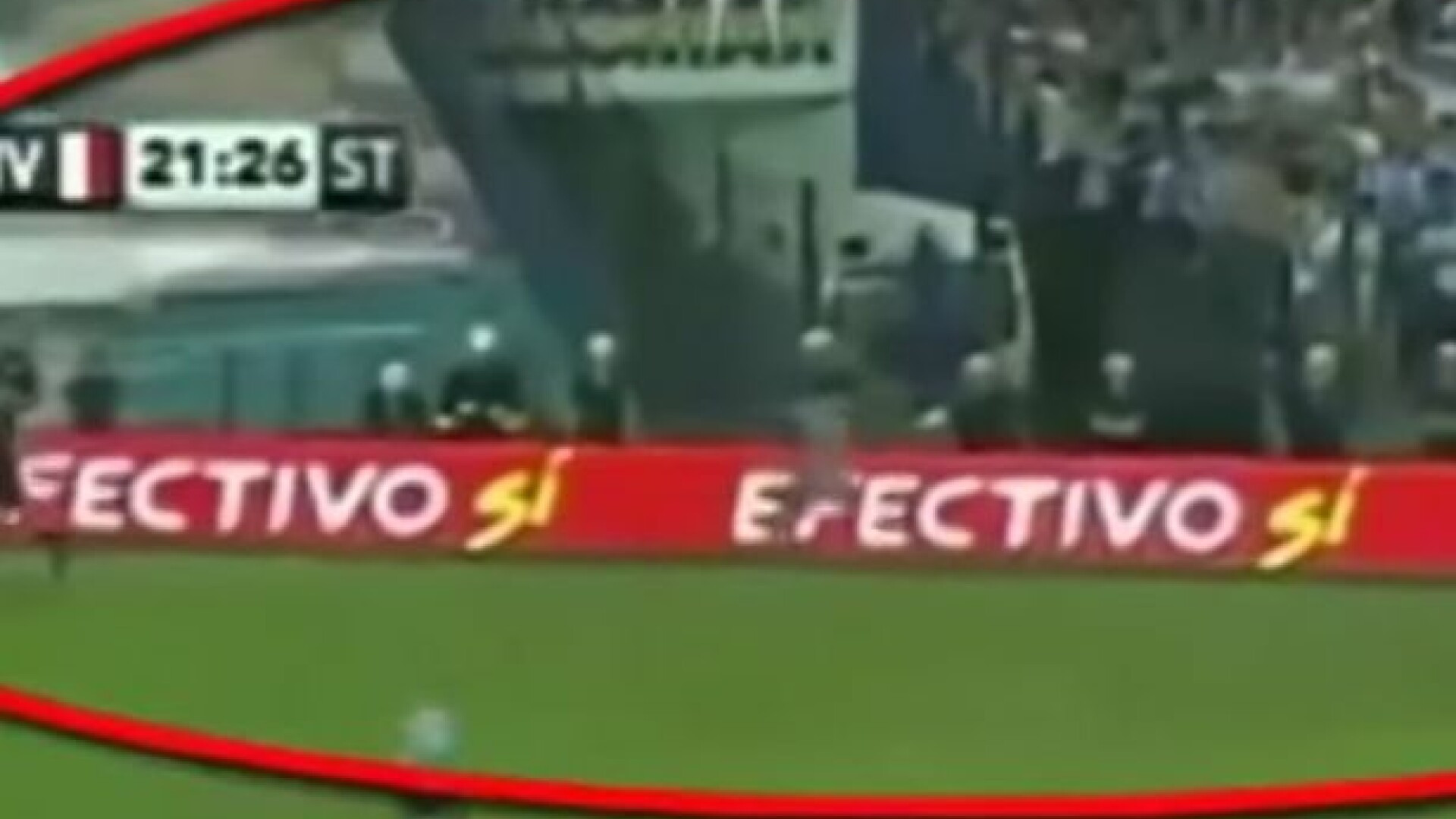 Presupusa fantoma a unui sportiv, filmata la antrenamente in timpul unui meci de fotbal din Argentina. VIDEO