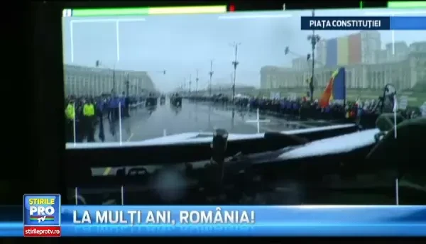 Corespondentul ProTV Rares Nastase a transmis dintr-un blindat tip Piranha in timpul paradei