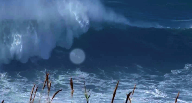 Momentul in care un surfer britanic este doborat de un val de 18 metri. Cum l-au gasit prietenii. VIDEO