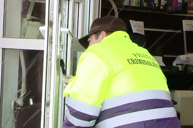 Barmanita atacata si jefuita intr-un bar din Satu Mare